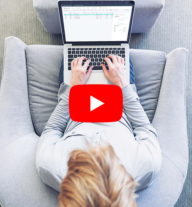 Lady on laptop using Zetadocs on Business Central